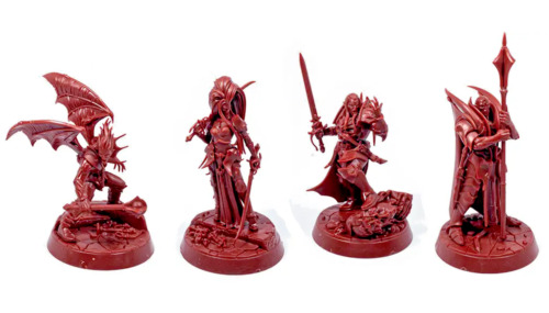 The crimson court miniatura - court,